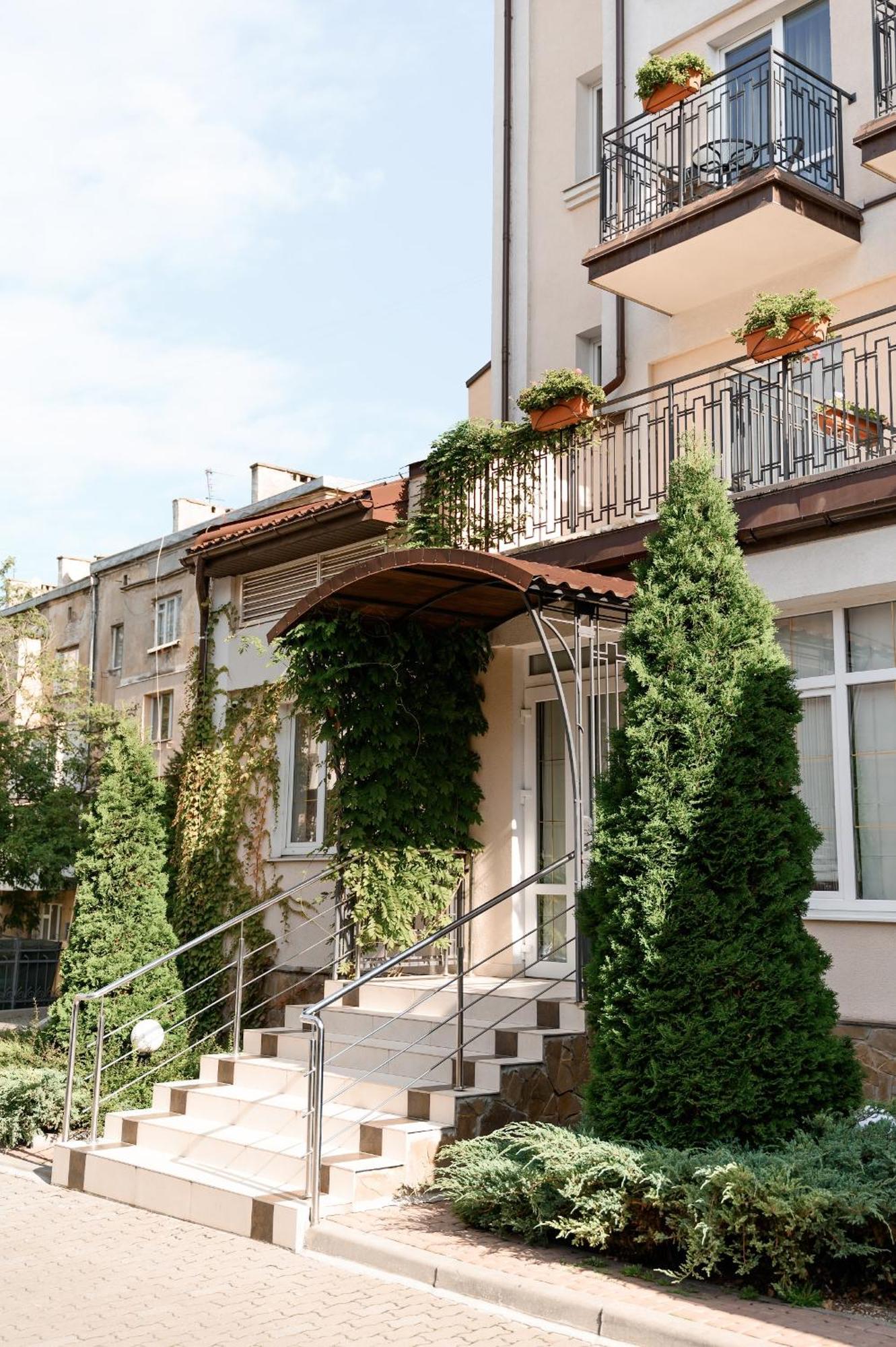 Nota Bene Hotel & Restaurant Lviv Ngoại thất bức ảnh