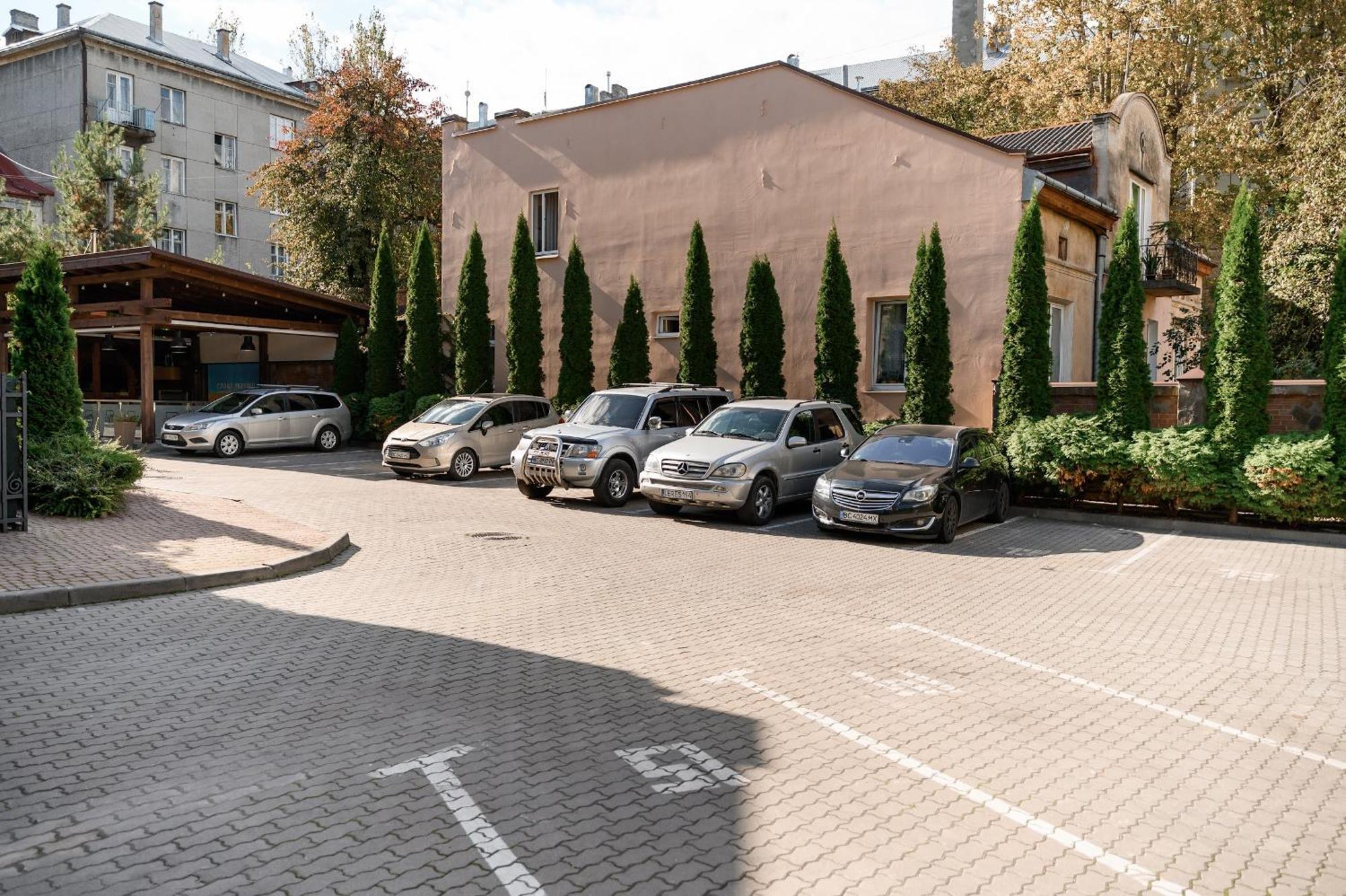 Nota Bene Hotel & Restaurant Lviv Ngoại thất bức ảnh